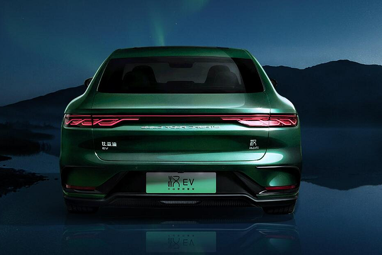 Vì thế, BYD quyết định cho toàn bộ dòng xe Han EV 2023 được trang bị hệ thống treo hợp kim nhôm theo tiêu chuẩn và hệ thống treo giảm chấn biến thiên FSD được nâng cấp cho tất cả các mẫu xe dẫn động 2 cầu.