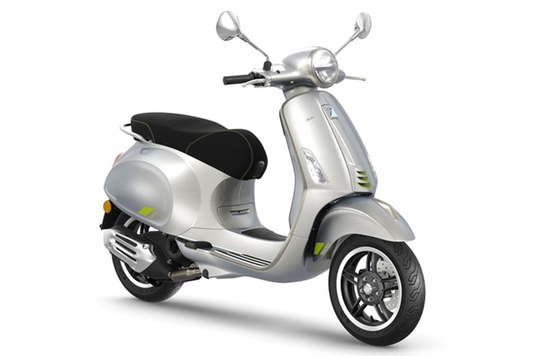 Thiết kế của xe ga Vespa Primavera và Sprint S 2024 nhỏ gọn hơn cũng như nhẹ hơn so với phiên bản cũ. Cả hai mẫu xe này đều được chế tạo trên thân xe hoàn toàn bằng thép và dùng chung nhiều bộ phận, sự khác biệt chính giữa hai mẫu nằm ở kiểu dáng và tùy chọn màu sơn.