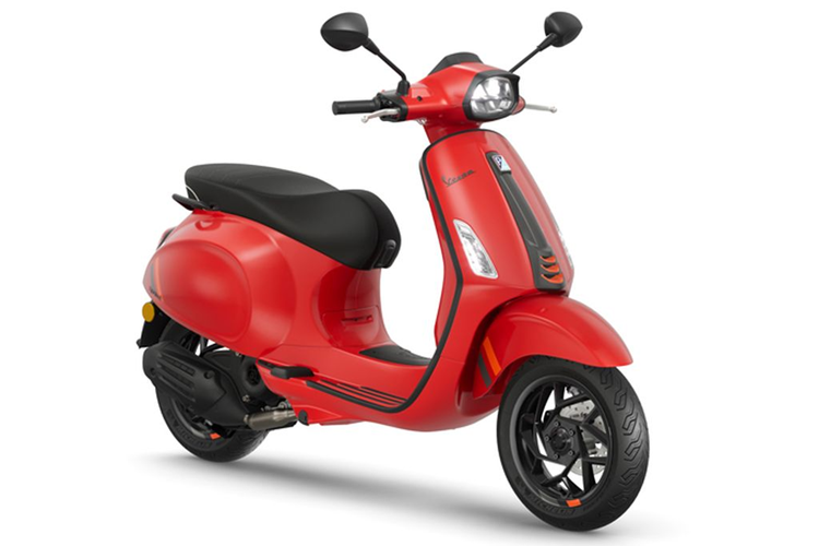 Tại châu Âu, mức giá xe Vespa Primavera và Sprint S 2024 chưa công bố, nhưng sẽ có 3 lựa chọn động cơ là 50cc, 125cc và 150cc. Tất cả đều là động cơ SOHC 3 van, làm mát bằng không khí và tuân thủ quy định về khí thải Euro 5+.