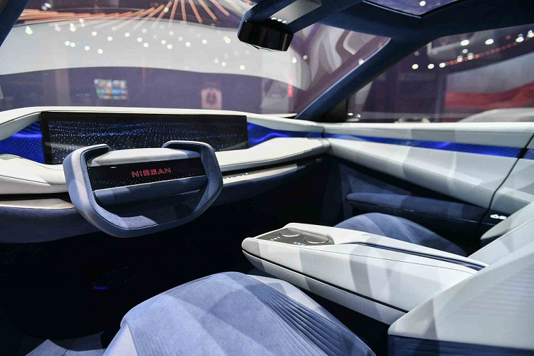 Một tính năng độc đáo nữa bên trong Nissan Arizon EV Concept là hệ thống đèn viền nội thất có thể nhận ra người lái và tự động điều chỉnh cho phù hợp với sở thích cá nhân của họ. Hệ thống đèn viền này có những chế độ như Leisure, Relax, Sleep và Surprise.