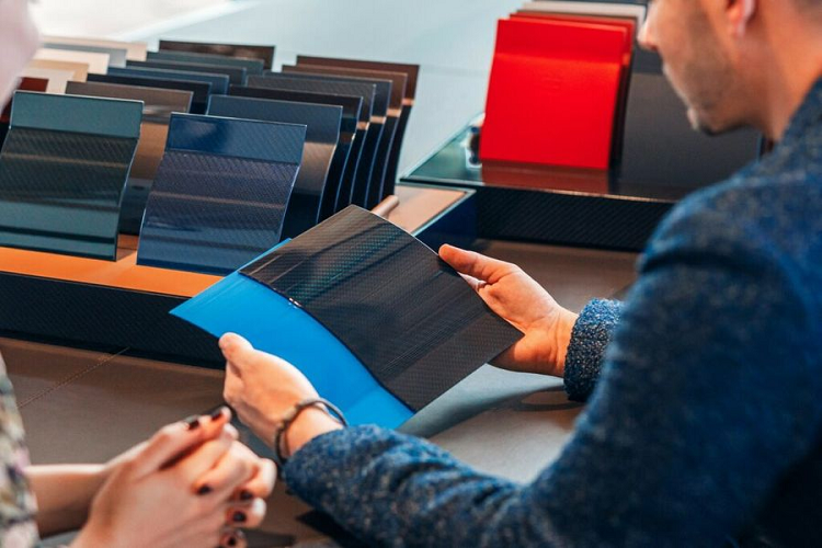 Bugatti cũng mang đến cho chủ nhân của chiếc Chiron đặc biệt này cơ hội đặt mua một chiếc Baby Bugatti II. Chiếc xe đặc biệt này cũng có ngoại thất kết hợp giữa màu Vàng Doré và Đen Nocturne, tương tự Super Sport Golden Era.