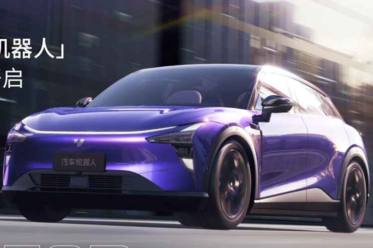 Ở bản Jiyue 01 Max Performance 2023, xe có công suất tối đa 400 kW, tương đương 536 mã lực và mô-men xoắn cực đại 686 Nm, thời gian tăng tốc của xe từ vị trí xuất phát lên 100 km/h chỉ trong vòng có 3,8 giây, không thua kém gì các xe thể thao ngày nay.