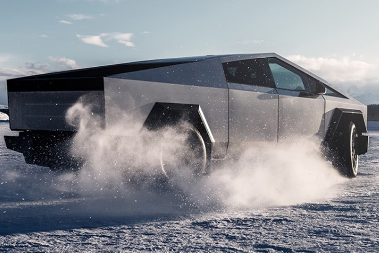 Cụ thể, mức giá xe Tesla Cybertruck Foundation Series được bán ra ở mức 120.000 USD (tương đương khoảng 2,9 tỷ đồng). Nếu khách hàng muốn mua thêm pin dự phòng để cải thiện phạm vi di chuyển thì giá xe sẽ là 135.000 USD (khoảng 3,27 tỷ đồng).