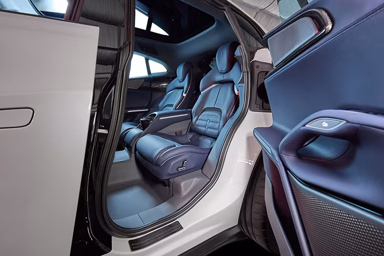 Được biết, đây đã là lần thứ 26 hãng xe Ferrari nhận giải thưởng Red Dot kể từ năm 2015 trở lại đây, 1 thành tích ấn tượng mà hiện chưa có bất kỳ thương hiệu xe nào khác với tới được trong lịch sử 69 năm của Red Dot được tổ chức.