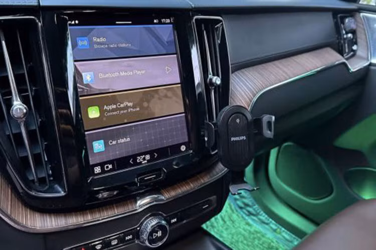 Các trang bị đáng chú ý khác như hệ thống lọc không khí, cửa sổ trời toàn cảnh, âm thanh 15 loa Bowers &amp; Wilkins, cửa phía tài, ngoài chốt cửa chung còn tích hợp luôn nút khóa trẻ em. Hàng ghế sau có khoảng đầu gối rộng, cửa gió điều hòa cảm ứng chỉnh riêng độc lập cho hai vùng.