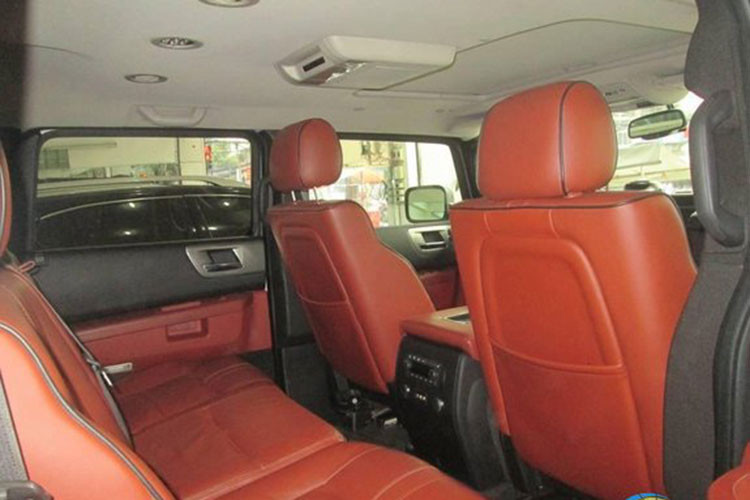 Hệ thống âm thanh cao cấp Bose, đầu đĩa CD/cassette, đến năm 2004, xe được trang bị bộ đổi đĩa CD 6 đĩa, 4 năm sau đó, Hummer trang bị cho H2 một đầu đĩa CD có khả năng phát MP3, giắc cắm đầu vào phụ và đầu đĩa DVD, chỉ báo nhiệt độ bên ngoài, la bàn, điều khiển radio phía sau.