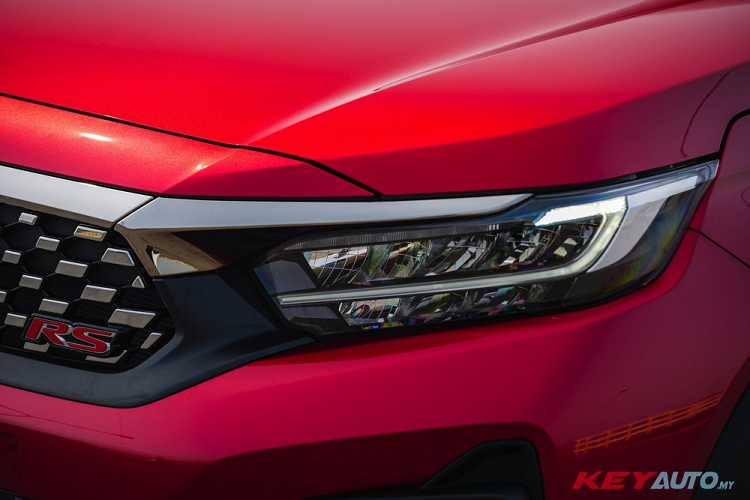 Mẫu xe SUV Honda WR-V 2023 sở hữu chiều dài x rộng x cao lần lượt là 4.060 x 1.780 x 1.608 (mm), chiều dài cơ sở là 2.485 mm. So với Honda HR-V, mẫu xe này có trục cơ sở ngắn hơn 125 mm.