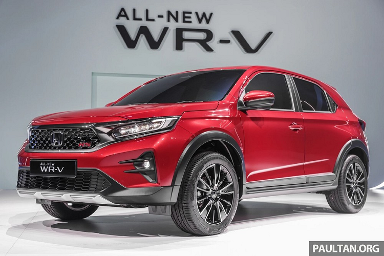 Theo đó, Honda WR-V phân phối tại Malaysia được nhập khẩu nguyên chiếc từ Indonesia với tổng cộng 4 phiên bản, bao gồm 1.5L S, 1.5L E, 1.5L V và 1.5L RS. Giá xe Honda WR-V 2023 dao động từ 89.900 - 107.900 RM (khoảng 461 - 553 triệu đồng).