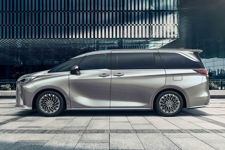 Tại Ô tô Thượng Hải 2023 diễn ra vào tháng 4 đầu năm nay, Lexus đã chính thức giới thiệu thế hệ mới của dòng MPV hạng sang LM tại thị trường Trung Quốc. Sau hơn 3 tháng, giá bán của Lexus LM 2024 mới đã chính thức được công bố.