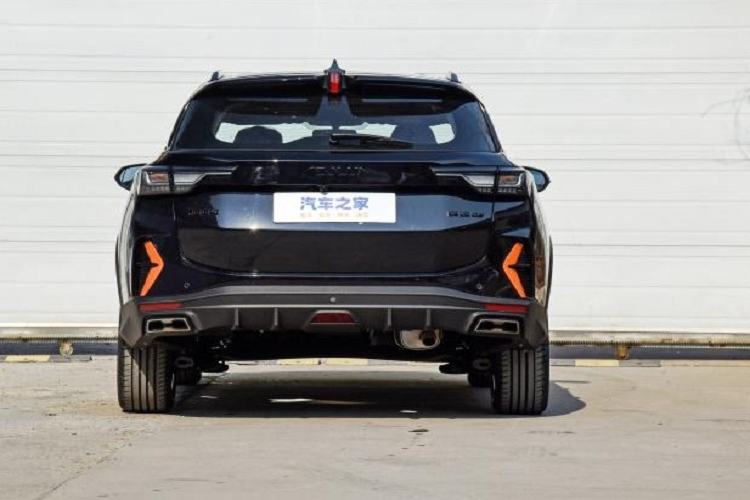 Xe mới về cơ bản giữ nguyên thiết kế kiểu dáng của mẫu xe hiện tại nhưng được điều chỉnh một số chi tiết thiết kế, chẳng hạn như nhận diện phiên bản xe Yixuan GS Mach Edition có lưới tản nhiệt mới đầy khỏe khoắn với các nan lưới to bản, kéo dài sang 2 bên đầu xe, sơn đen.