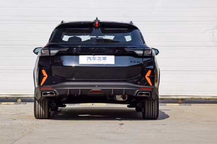 Xe mới về cơ bản giữ nguyên thiết kế kiểu dáng của mẫu xe hiện tại nhưng được điều chỉnh một số chi tiết thiết kế, chẳng hạn như nhận diện phiên bản xe Yixuan GS Mach Edition có lưới tản nhiệt mới đầy khỏe khoắn với các nan lưới to bản, kéo dài sang 2 bên đầu xe, sơn đen.