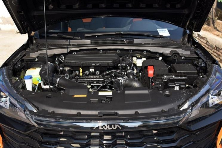 Fengshen Yixuan GS Mach Edition ra mắt lần này có thể nói là đã được nâng cấp rất nhiều về ngoại hình, nội thất và sức mạnh, càng làm nổi bật bầu không khí trẻ trung và thể thao của nó.