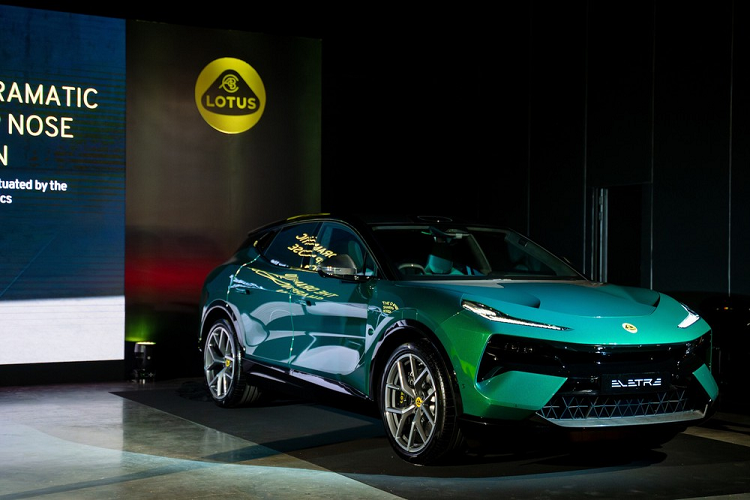 Trong tương lai, Lotus Eletre có thể cũng sẽ được bán ở thị trường Việt Nam. Trong sự kiện ký kết hợp tác với Tập đoàn Kolon Mobility (KMG) để quay trở lại Hàn Quốc vào hồi tháng 5/2023, Lotus đã hé lộ kế hoạch mở rộng thị trường ở khu vực châu Á - Thái Bình Dương, đặc biệt là Việt Nam và Indonesia.