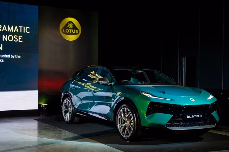 Trong tương lai, Lotus Eletre có thể cũng sẽ được bán ở thị trường Việt Nam. Trong sự kiện ký kết hợp tác với Tập đoàn Kolon Mobility (KMG) để quay trở lại Hàn Quốc vào hồi tháng 5/2023, Lotus đã hé lộ kế hoạch mở rộng thị trường ở khu vực châu Á - Thái Bình Dương, đặc biệt là Việt Nam và Indonesia.