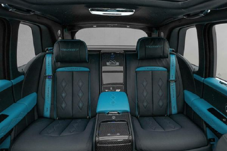 Với sức mạnh này, xe có khả năng tăng tốc từ 0-100km/h trong 5,2 giây và đạt tốc độ tối đa là 250 km/h. Mức giá xe Rolls-Royce Cullinan độ Mansory màu xám Nardo "kịch độc" hiện chưa được hé lộ.