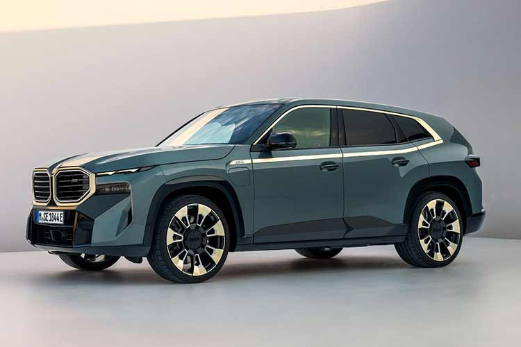 BMW XM sẽ được phân phối tại Việt Nam dưới dạng xe nhập khẩu nguyên chiếc và định vị cao hơn X7. Mức giá xe BMW XM 2024 mới về Việt nam dự đoán khoảng 10 tỷ đồng.