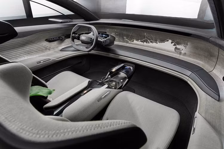 Về tên gọi của chiếc xe này, nhiều khả năng hãng sẽ gọi là A8 E-Tron sử dụng kiến trúc Premium Platform Electric (PPE) được phát triển cùng với Porsche. Mẫu concept này không chỉ có trục cơ sở lớn và dài hơn phiên bản Horch đối thủ Maybach được bán độc quyền tại Trung Quốc.