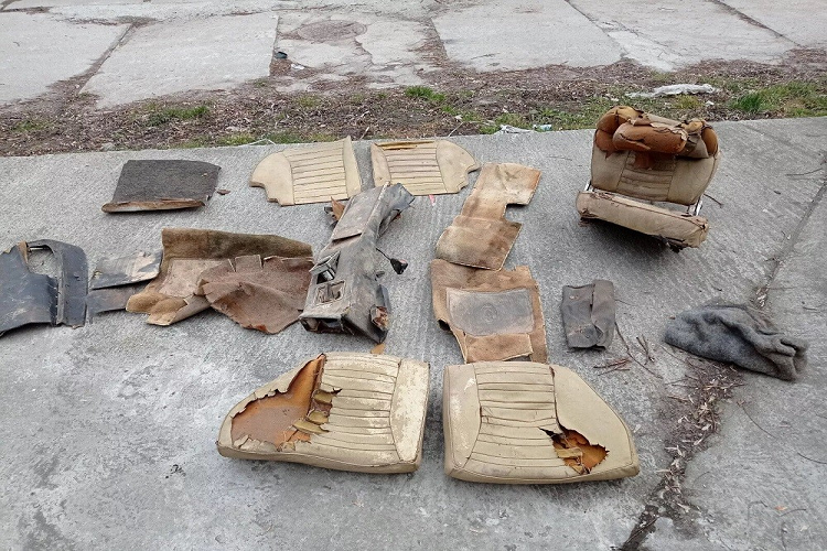 Hiện chiếc Maserati Merak SS 1979 đồng nát đang nằm chờ khách ở Krakow, Ba Lan với giá lên đến 15.000 Euro (khoảng 383 triệu đồng). Nếu đồng ý mua, chủ nhân mới sẽ phải mất thêm nhiều tiền và thời gian để phục chế chiếc xe này.