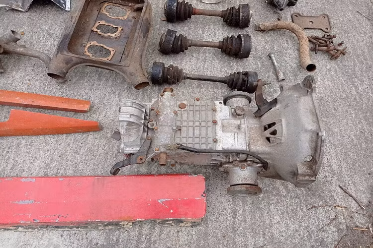 Chiếc Maserati Merak này vẫn đi kèm giấy tờ gốc và được nhập khẩu hợp pháp từ Mỹ về châu Âu. Người sở hữu chiếc xe này cũng đã thanh toán toàn bộ chi phí hải quan.