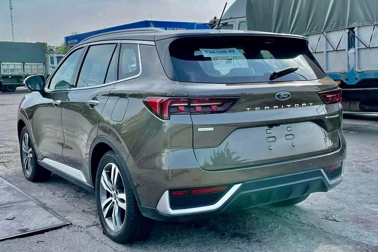 Hiện tại, Territory 2023 đang được bán tại thị trường Việt Nam với 3 phiên bản gồm tiêu chuẩn Trend giá 830 triệu, bản tầm trung Titanium 930 triệu và bản cao cấp Titanium X giá 965 triệu đồng.