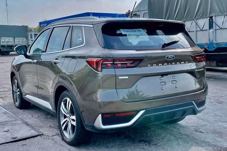 Hiện tại, Territory 2023 đang được bán tại thị trường Việt Nam với 3 phiên bản gồm tiêu chuẩn Trend giá 830 triệu, bản tầm trung Titanium 930 triệu và bản cao cấp Titanium X giá 965 triệu đồng.