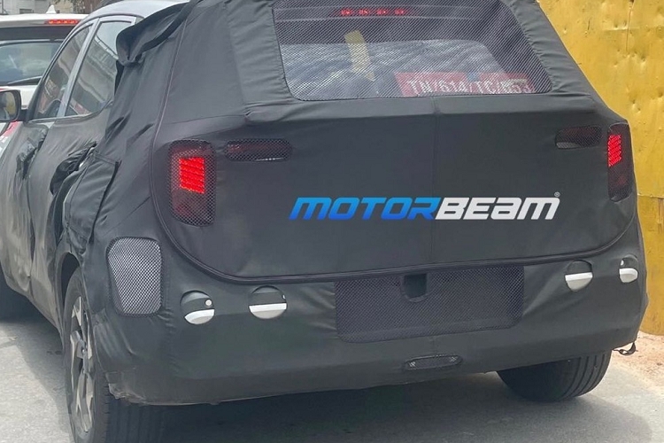 Sự xuất hiện của những tính năng an toàn mới này hứa hẹn sẽ tăng thêm sức hút cho Kia Sonet 2024. Ngoài những trang bị mới, Kia Sonet 2024 vẫn sở hữu các tính năng an toàn như 6 túi khí, hệ thống cân bằng điện tử, hỗ trợ khởi hành ngang dốc, kiểm soát ổn định thân xe, cảm biến hỗ trợ đỗ xe trước/sau và cảnh báo áp suất lốp.