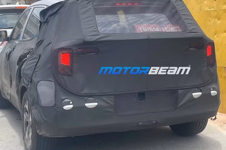 Sự xuất hiện của những tính năng an toàn mới này hứa hẹn sẽ tăng thêm sức hút cho Kia Sonet 2024. Ngoài những trang bị mới, Kia Sonet 2024 vẫn sở hữu các tính năng an toàn như 6 túi khí, hệ thống cân bằng điện tử, hỗ trợ khởi hành ngang dốc, kiểm soát ổn định thân xe, cảm biến hỗ trợ đỗ xe trước/sau và cảnh báo áp suất lốp.