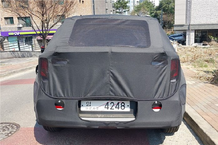 Hiện mẫu SUV hạng A này có 3 tùy chọn động cơ, đầu tiên là máy xăng 1.2L với công suất tối đa 83 mã lực và mô-men xoắn cực đại 115 Nm, kết hợp cùng hộp số sàn 5 cấp. Hai con số tương ứng của động cơ xăng tăng áp 1.0L là 120 mã lực và 172 Nm. Động cơ này đi với hộp số sàn không chân côn iMT 6 cấp hoặc hộp số tự động ly hợp kép DCT 7 cấp. 