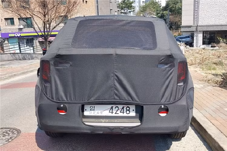 Hiện mẫu SUV hạng A này có 3 tùy chọn động cơ, đầu tiên là máy xăng 1.2L với công suất tối đa 83 mã lực và mô-men xoắn cực đại 115 Nm, kết hợp cùng hộp số sàn 5 cấp. Hai con số tương ứng của động cơ xăng tăng áp 1.0L là 120 mã lực và 172 Nm. Động cơ này đi với hộp số sàn không chân côn iMT 6 cấp hoặc hộp số tự động ly hợp kép DCT 7 cấp. 