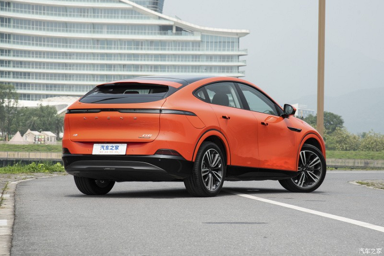 Xpeng tuyên bố chiếc SUV điện cỡ trung của mình có thể đi được 300 km chỉ sau 10 phút sạc nhờ nền tảng SiC điện áp cao 800V và công nghệ pin 3C. Đây được xem là đối thủ cạnh tranh cạnh tranh thú vị với Tesla Model Y sau khi bán ra thị trường.