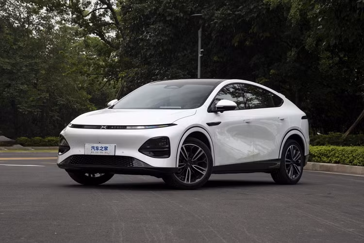 Mới đây, Xiaopeng G6 hay còn có tên quốc tế là Xpeng G6 2023 mới đã chính thức được mở bán trước tại Trung Quốc với giá khởi điểm là 225.000 nhân dân tệ (tương đương 740 triệu đồng). Nhìn chung, đây là mức giá khá hấp dẫn của chiếc SUV thể thao này.