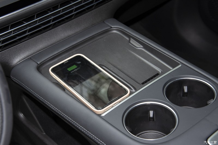 Chiếc SUV điện sẽ đi kèm với phiên bản RWD một động cơ và phiên bản 4WD động cơ kép. Động cơ đơn sẽ có công suất 218 mã lực và mô-men xoắn 440 Nm, trong khi động cơ kép sẽ bổ sung thêm 140 mã lực vào đó, có công suất kết hợp là 358 mã lực (460 mã lực) với mô-men xoắn cực đại 660 Nm.