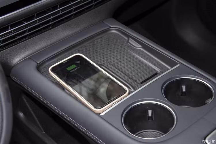 Chiếc SUV điện sẽ đi kèm với phiên bản RWD một động cơ và phiên bản 4WD động cơ kép. Động cơ đơn sẽ có công suất 218 mã lực và mô-men xoắn 440 Nm, trong khi động cơ kép sẽ bổ sung thêm 140 mã lực vào đó, có công suất kết hợp là 358 mã lực (460 mã lực) với mô-men xoắn cực đại 660 Nm.