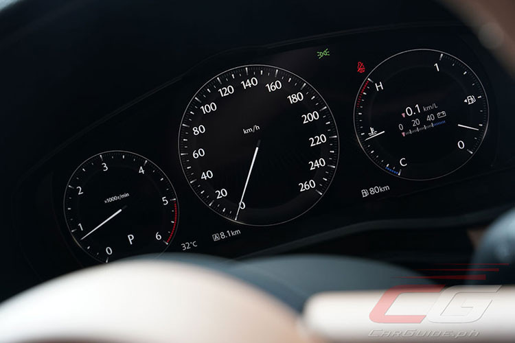 Tương tự ngoại thất, nội thất của mẫu SUV hạng trung này cũng có 2 gói Premium Modern và Premium Sport. Trong đó, gói Premium Modern bổ sung nội thất màu đen tuyền và những điểm nhấn màu bạc cho xe.