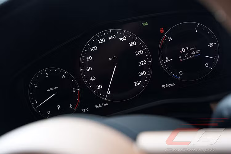 Tương tự ngoại thất, nội thất của mẫu SUV hạng trung này cũng có 2 gói Premium Modern và Premium Sport. Trong đó, gói Premium Modern bổ sung nội thất màu đen tuyền và những điểm nhấn màu bạc cho xe.