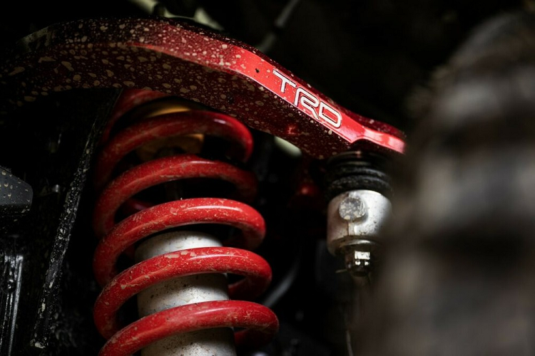 Cuối cùng là những trang bị an toàn của xe như cảnh báo điểm mù, cảnh báo phương tiện cắt ngang khi lùi, hỗ trợ khởi hành ngang dốc và hỗ trợ xuống dốc. 