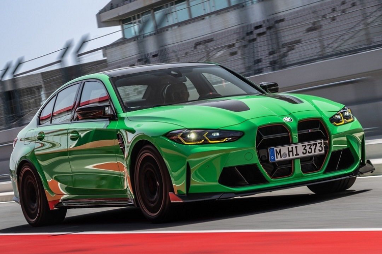 Tuy nhiên, những hình ảnh chính thức của BMW M3 CS 2023 hiệu năng cao vừa bị rò rỉ trên một diễn đàn về BMW. Ngoại thất của mẫu xe hiệu năng cao này chịu ảnh hưởng nhiều từ đàn anh M4 CSL.