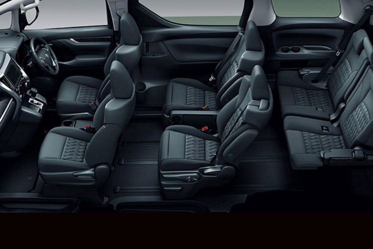 Phía bên trong nội thất, Toyota Alphard 2024 sẽ được trang bị cụm điều khiển trung tâm mới, vô lăng đa chức năng ba chấu đi cùng màn hình giải trí trung tâm dạng nổi.