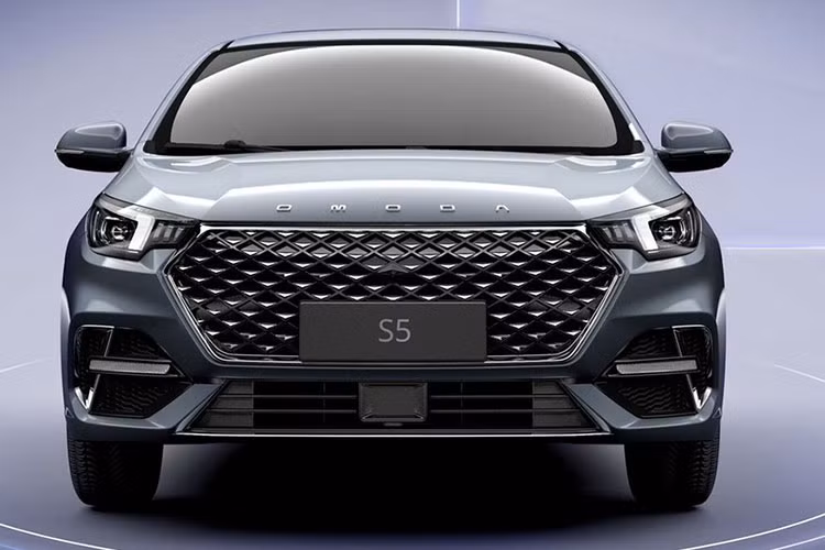 Hiện giá xe OMODA S5 2023 vẫn chưa được tiết lộ, tuy nhiên, khả năng mức giá sẽ trong khoảng 1,8 triệu Ruble (513 triệu đồng). OMODA S5 sẽ sớm được bán tại Nga. Sau Nga, rất có thể mẫu xe Trung Quốc này sẽ đổ bộ các thị trường khác, trong đó có Việt Nam.