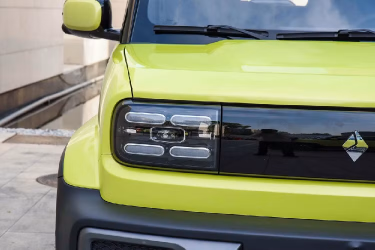 Baojun Yep cũng được phát triển dựa trên cơ sở gầm bệ Global Small Electric Vehicle (GSEV) của tập đoàn SAIC, tương tự Wuling Air EV và MG Comet. Xe sở hữu kích thước khá nhỏ, bao gồm chiều dài 3.381 mm, chiều rộng 1.685 mm, chiều cao 1.721 mm và chiều dài cơ sở 2.110 mm. So với MG Comet, xe dài hơn 407 mm, rộng hơn 180 mm, cao hơn 81 mm và chiều dài cơ sở tăng 100 mm.