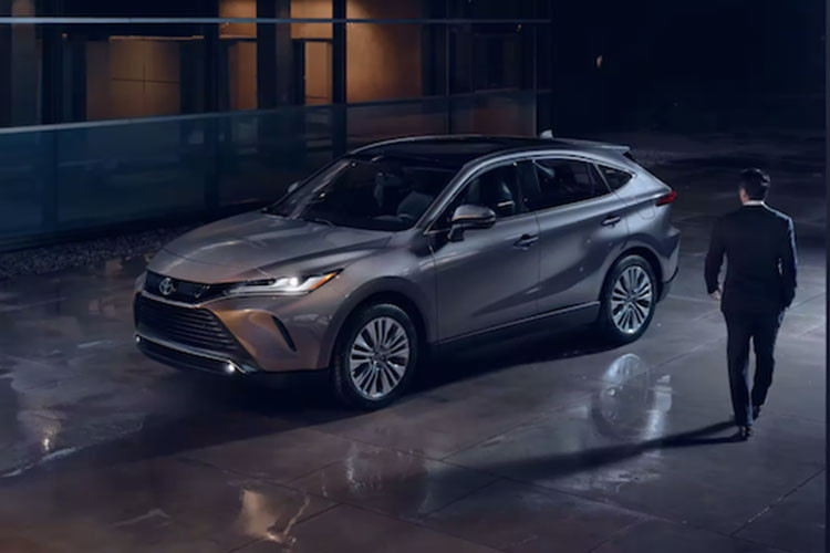 Hệ dẫn động 4 bánh mới cũng tăng cường sự linh hoạt khi vào cua, giúp giảm tình trạng thiếu lái. Sự phân bổ mô-men xoắn thay đổi tùy theo điều kiện, từ 100:0 khi lái xe ở tốc độ không đổi đến 20:80 trên bề mặt trơn trượt. Người lái có thể xem phân bổ mô-men xoắn trên màn hình hiển thị đa thông tin và hệ thống âm thanh.