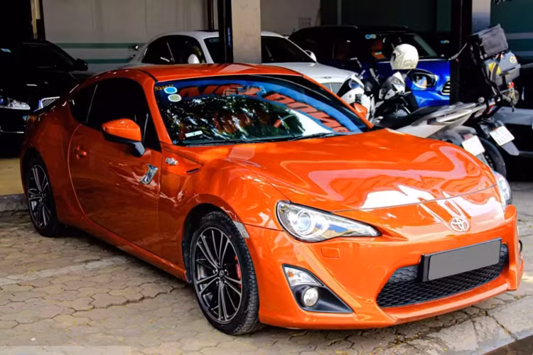  Toyota FT-86 hay Subaru BRZ là sản phẩm hợp tác giữa hai tập đoàn Toyota và Subaru. Đây là những mẫu xe thể thao mà bất kỳ một tay chơi ham mê tốc độ đều ước ao một lần được cầm lái.