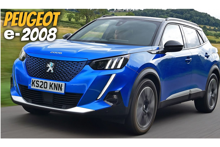 Ngoài ra, Peugeot e-2008 2023 còn có sạc không dây, cần số như cần đẩy máy bay, phanh tay điện tử, ghế bọc da pha nỉ với 2 màu tương phản, ốp giả sợi carbon trên mặt táp-lô và tapi cửa.