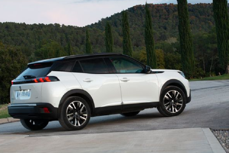 Chưa rõ sau Thái Lan, Peugeot e-2008 2023 có được bán ở những thị trường Đông Nam Á khác như Việt Nam hay không. Nếu về Việt Nam, mẫu xe này sẽ là đối thủ cạnh tranh của VinFast VF6.