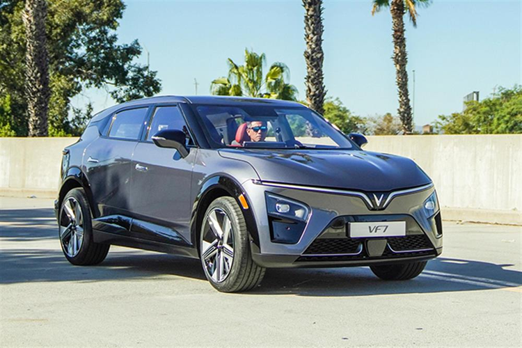 Nguồn cung cấp sức mạnh cho bản Eco là 1 mô-tơ điện nằm trên cầu trước, tạo ra công suất tối đa 150 kW (khoảng 201 mã lực) và mô-men xoắn cực đại 310 Nm. Trong khi đó, bản Plus dùng 2 mô-tơ điện nằm trên 2 cầu, cho công suất tổng cộng 260 kW (khoảng 349 mã lực) và mô-men xoắn cực đại 500 Nm.