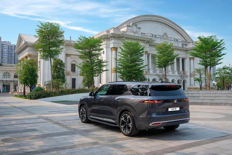 Ngoài ra, cũng trong tháng 4/2023, VinFast dự kiến sẽ xuất khẩu lô xe VF8 thứ hai đến các thị trường quốc tế. Trước đó, lô xe VF 8 City Edition đầu tiên đã chính thức được bàn giao cho khách hàng Mỹ từ đầu tháng 3/2023.