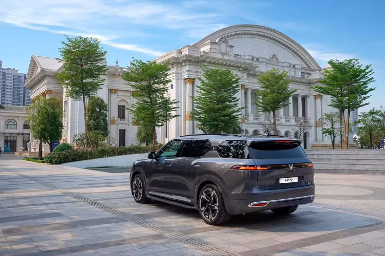 Ngoài ra, cũng trong tháng 4/2023, VinFast dự kiến sẽ xuất khẩu lô xe VF8 thứ hai đến các thị trường quốc tế. Trước đó, lô xe VF 8 City Edition đầu tiên đã chính thức được bàn giao cho khách hàng Mỹ từ đầu tháng 3/2023.