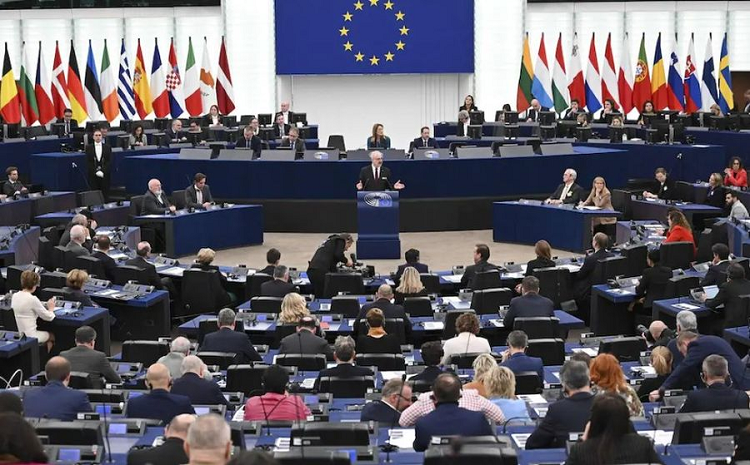 Ke hoach cam xe xang dau tai chau Au rat co the bi pha san-Hinh-2