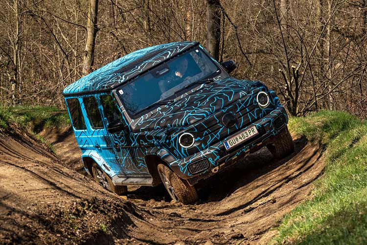 Bên cạnh đó, Mercedes-Benz EQG hoàn toàn mới còn có một chức năng đặc biệt mang tên G-Turn, cho phép xe quay 360 độ tại chỗ. Tính năng này sẽ phát huy tác dụng trong những trường hợp cần xoay xở trong không gian hẹp.