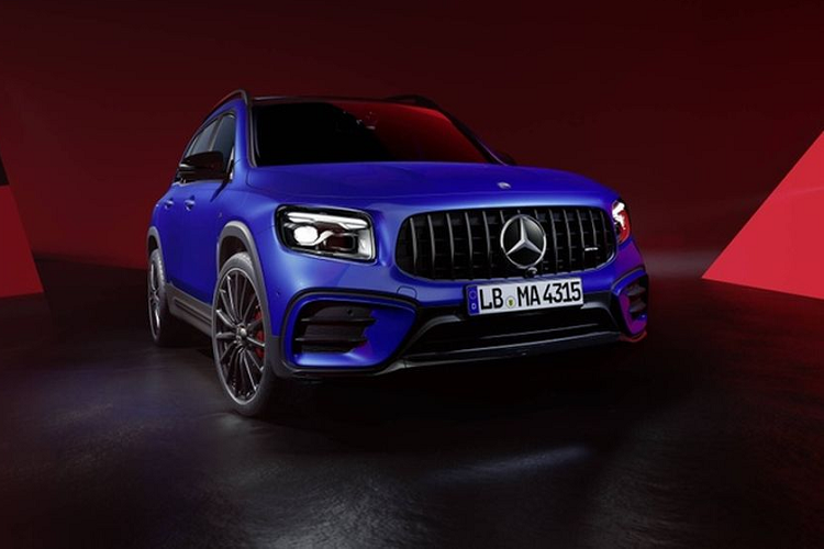 Các phiên bản GLA 220, GLB 250 4Matic, GLB 250 và GLB 250 4Matic được trang bị động cơ tăng áp 4 xy-lanh 2.0L với hệ thống mild hybrid mới, tạo ra công suất 221 mã lực và mô-men xoắn 349 Nm. Mô tơ điện bổ sung 13 mã lực trong một số trường hợp nhất định.